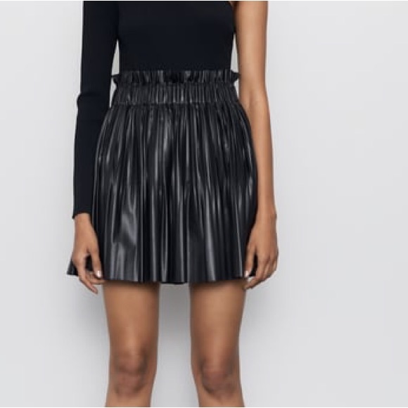 Zara Black Pleated Faux Leather High Rise Mini Skirt Sz XS - Picture 3 of 9